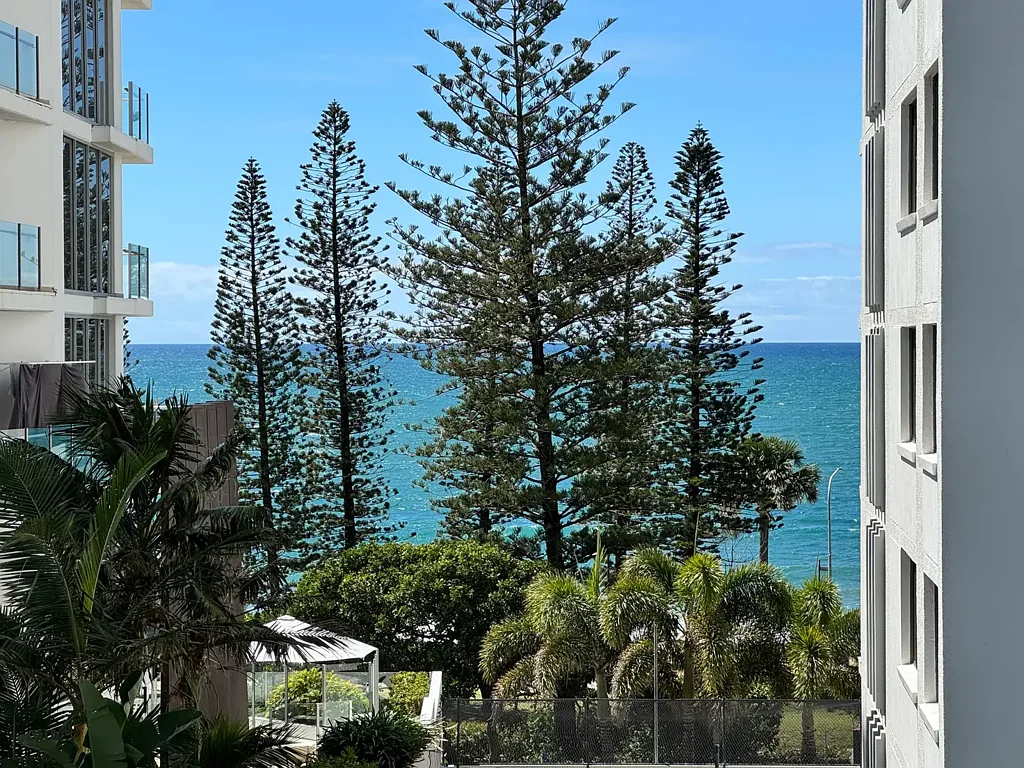 Mooloolaba 4房  Mooloolaba's premier residential building, generously sized 3 bedroom plus media/office apartment