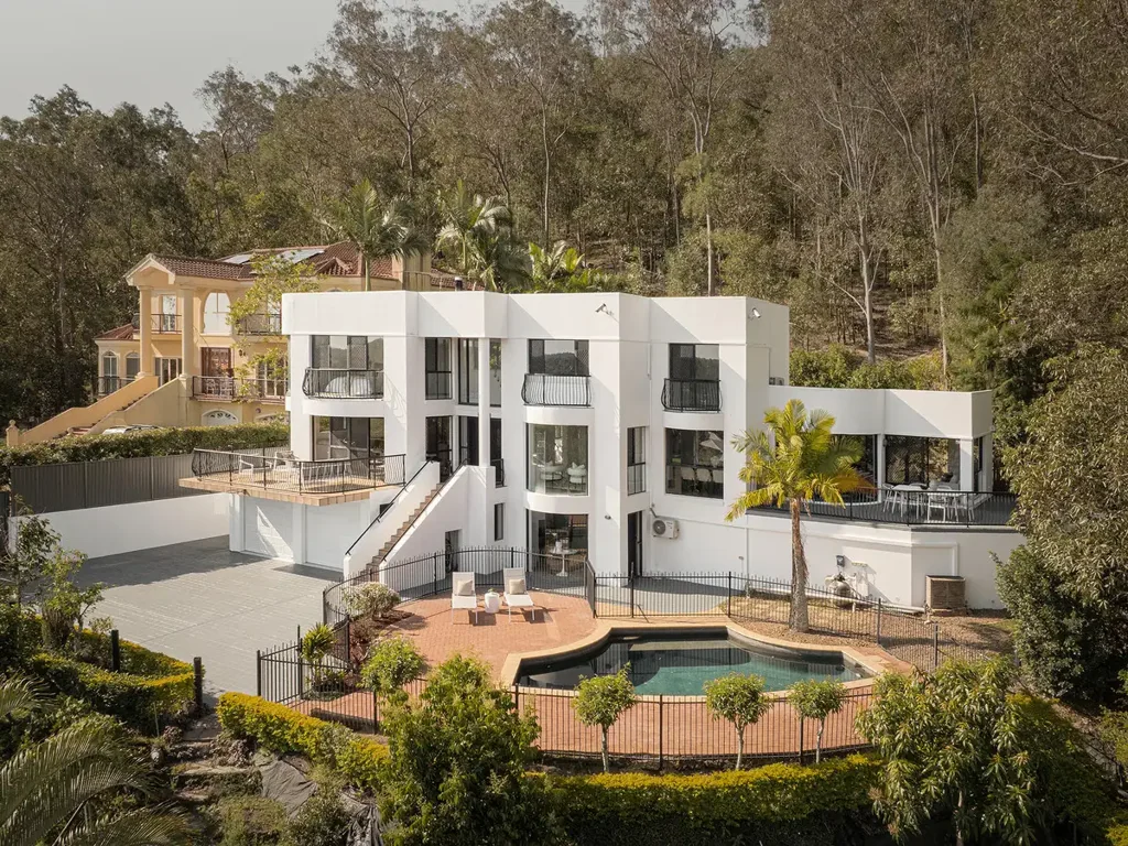 Mount Ommaney 6Kwarto An Architectural Masterpiece of Privacy, Grandeur and Elevated Lifestyle