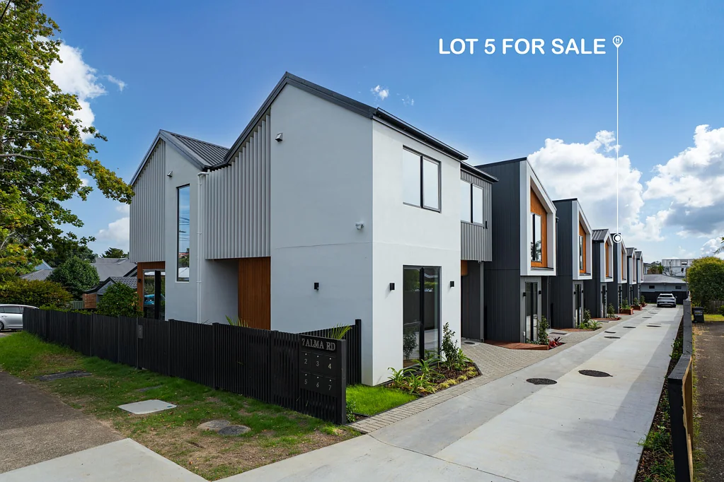 Milford 4房  Milford Quality 4-Bedroom Townhouses Must Be Sold