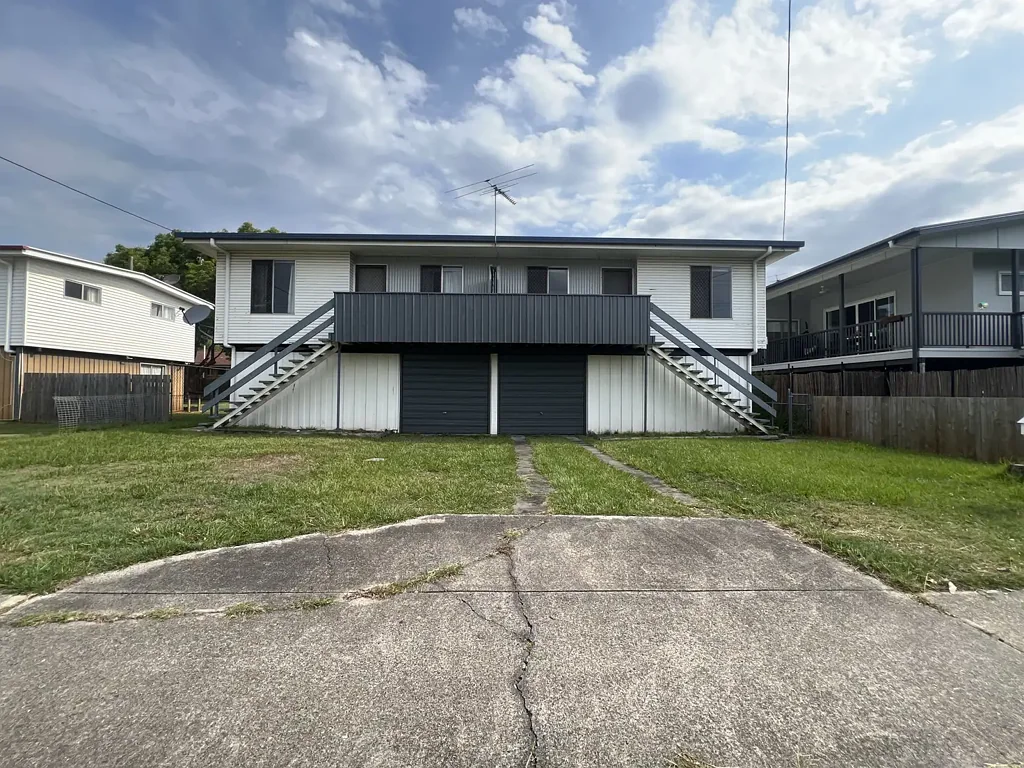 2 Bedroom Air Conditioned Duplex with Fully Fenced Yard