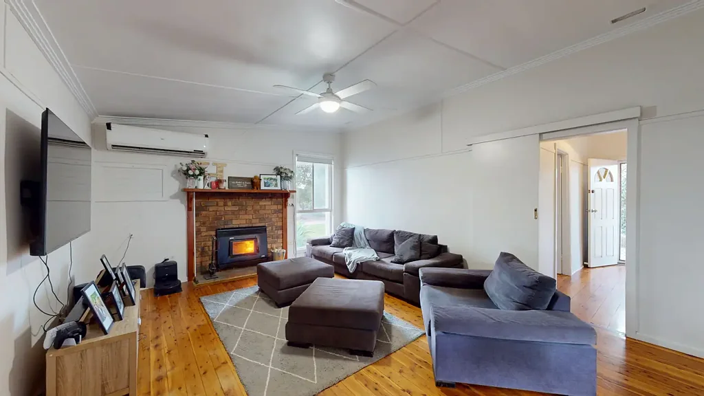 Rutherglen 3chambre Opportunity abounds with this large block and Charming 3-Bedroom Cottage