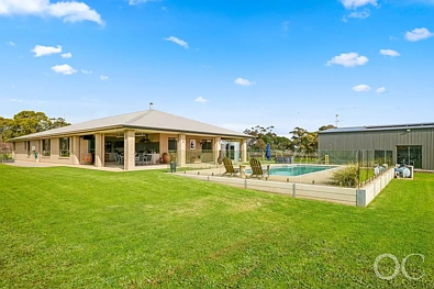 Whites Valley 5Zimmer Open the Door to a Rare Union of Home, Vine and Horizon