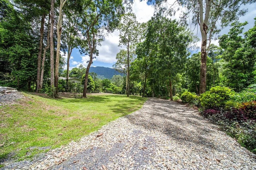 42 Woodridge Close, Redlynch, QLD 4870