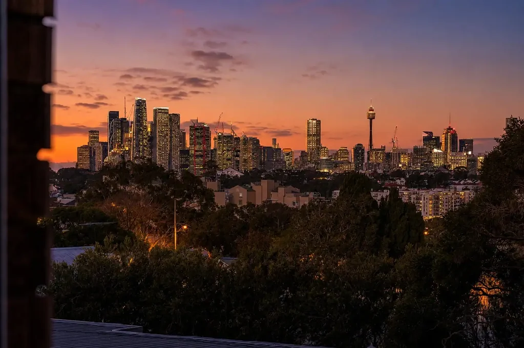 Drummoyne 2房 Drummoyne 绿意盎然环境中的宽敞顶层公寓 Spacious Top-Floor Apartment in a Leafy Drummoyne Setting