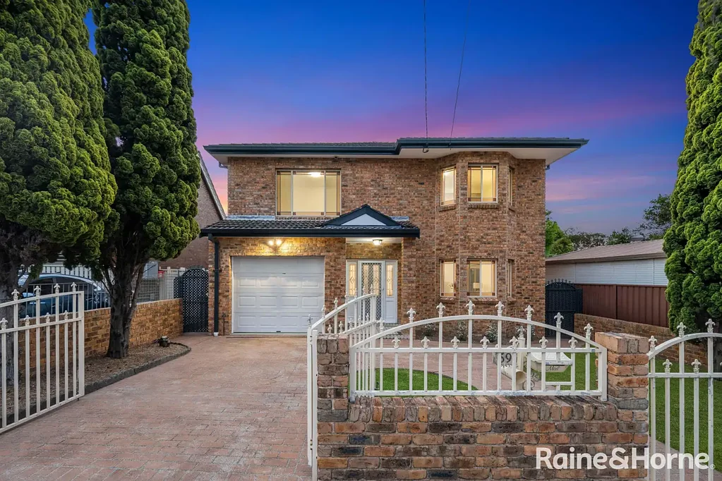 Bexley 3房 地处极其便利地段的精美呈现双砖住宅 Beautifully Presented Double Brick Residence in Highly Convenient Location