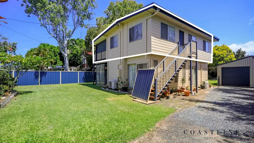 For Rent: 3 Bed, 1 Bath - Shared Pool & Yard