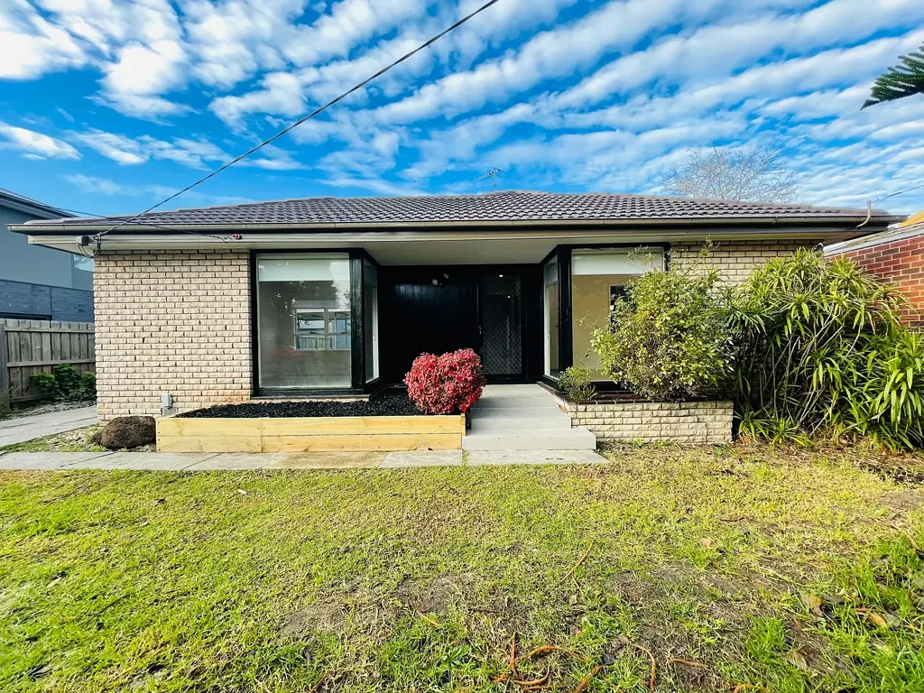 Fully Renovated Family Home in Strathmore Heights