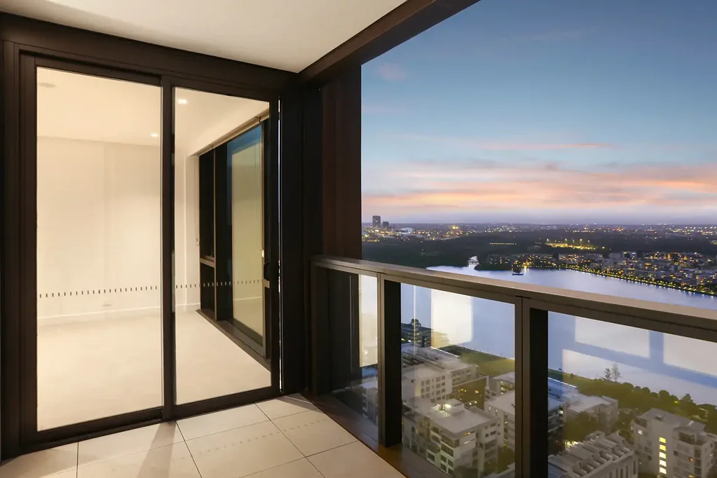 Rhodes 2 Slaapkamer Luxurious lifestyle oasis in blue-ribbon waterside development