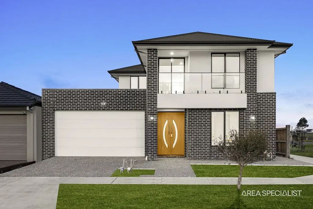 Officer South 5Zimmer EXQUISITE CUSTOM LUXURY | BRAND-NEW 5-BEDROOM RESIDENCE IN OFFICER SOUTH