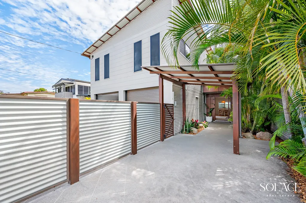 Boyne Island 4 Slaapkamer Fresh, modern, and full of light - the perfect coastal home to simply unpack and enjoy.