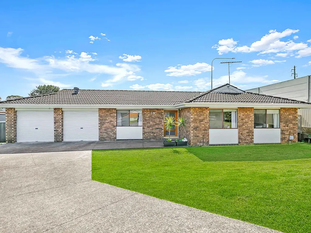 Kings Park 4Zimmer Single level stunner in the Kings Langley School Catchment