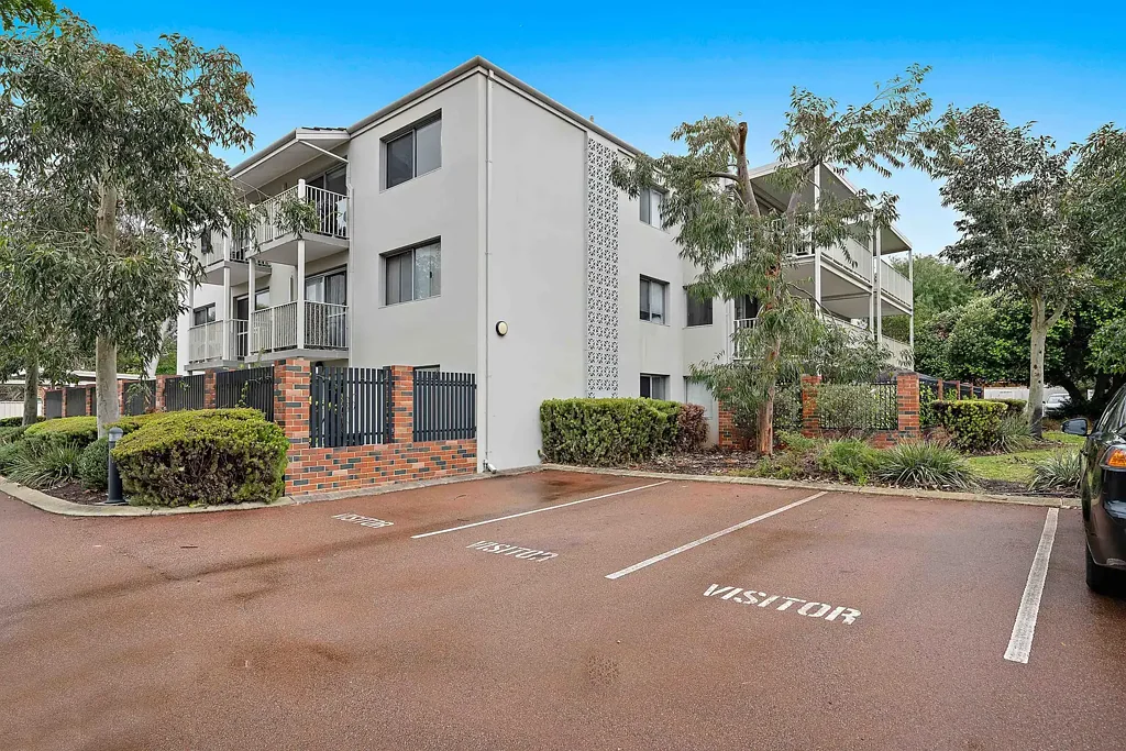 Inglewood 2Moenga Modern 2x2 Unit in Heart of Inglewood
