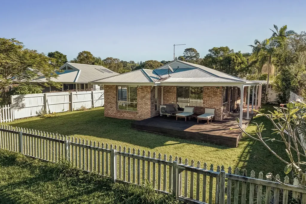 Suffolk Park 3 Bedroom Private Coastal Sanctuary Backing onto Bushland Reserve