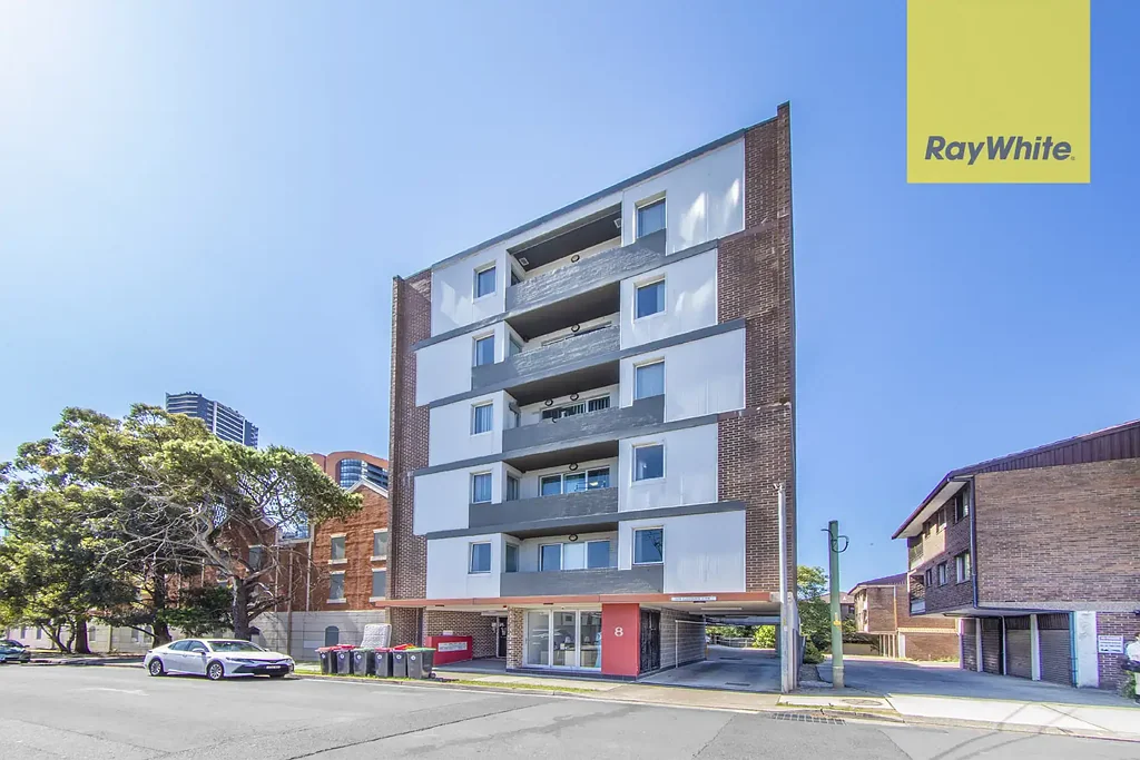 SUNNY ASPECTS, SPACIOUS INTERIORS & SUPERB LOCATION