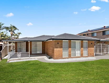 16 & 16A Prairie Vale Road, Bossley Park, South Western Suburbs, 5 غرف, 2 حمامات, House