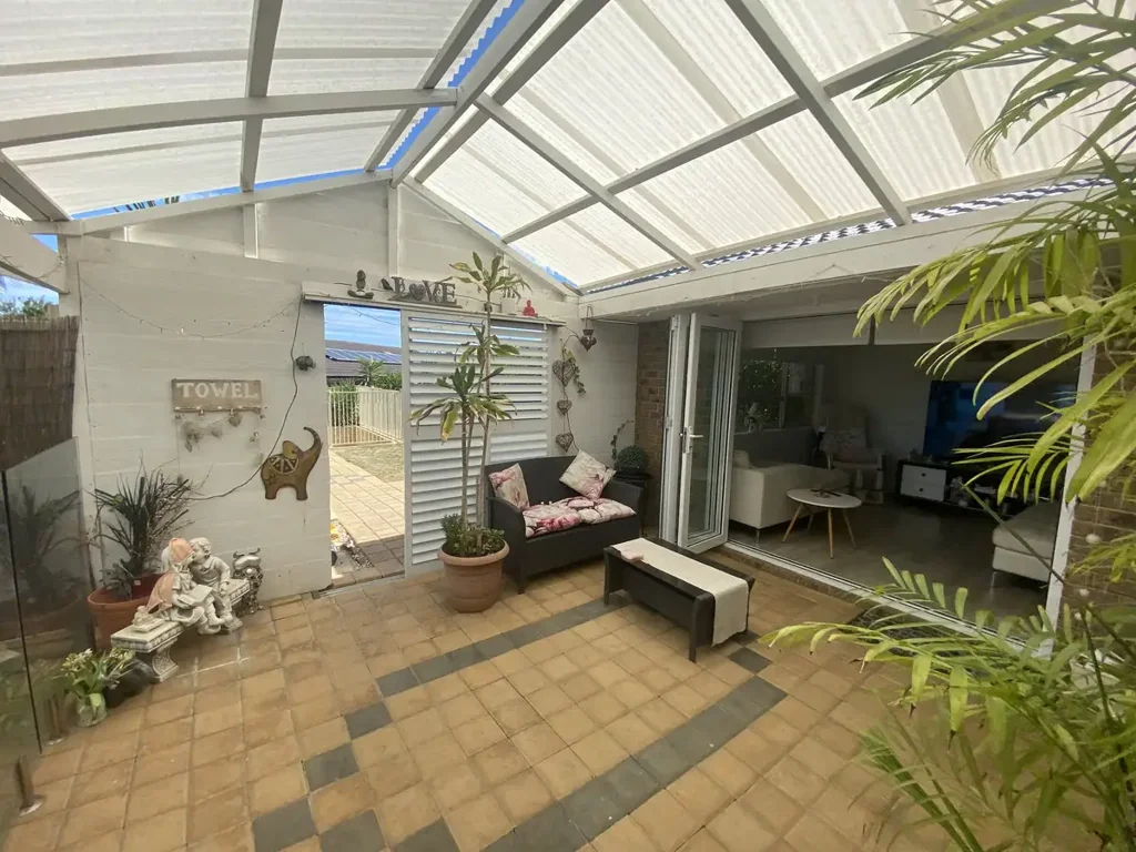 SPACIOUS 4 BEDROOM 2 BATHROOM HOME AVAILABLE NOW