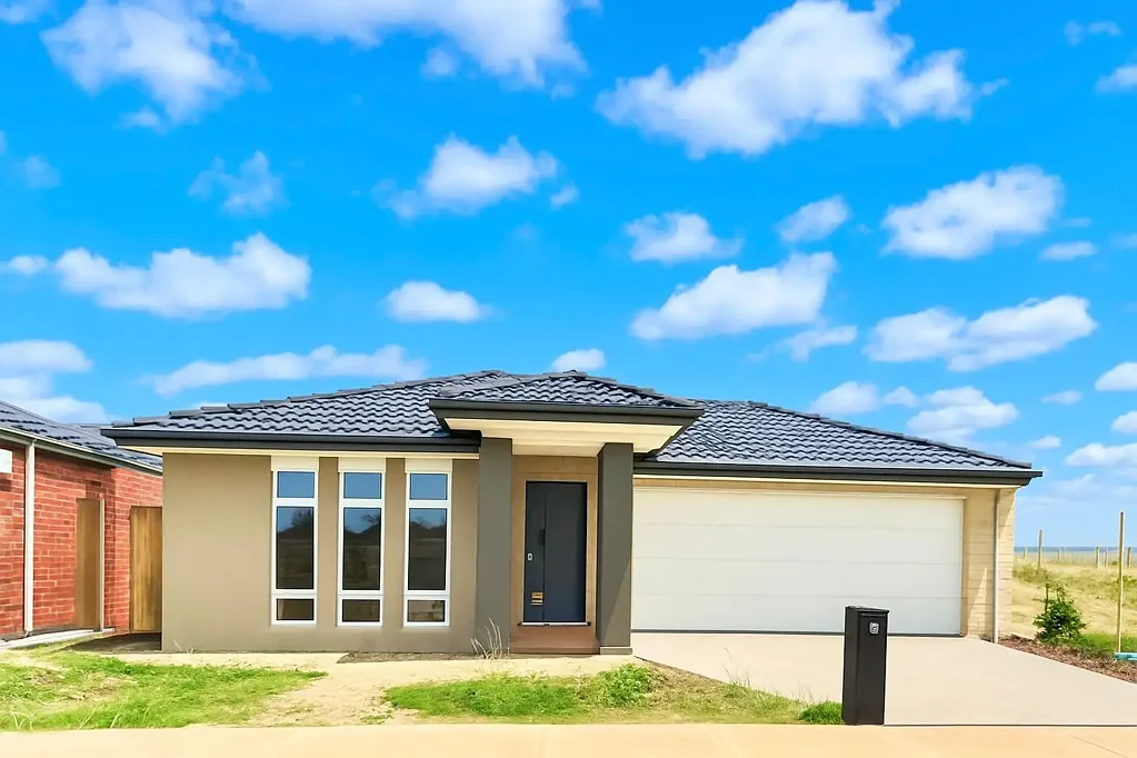 For Lease - 4 Bed | 2 Bath | 2 Car | Large Study | Spacious Living