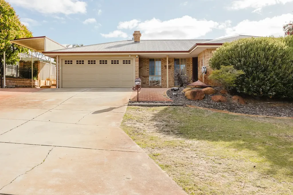 4 Mudlark Crescent, Ballajura, WA 6066