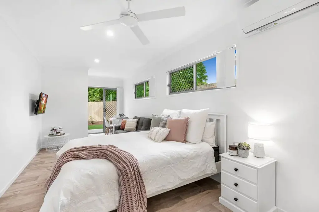 NEAR NEW SPACIOUS STUDIO UNIT IN COPPERS PLAINS