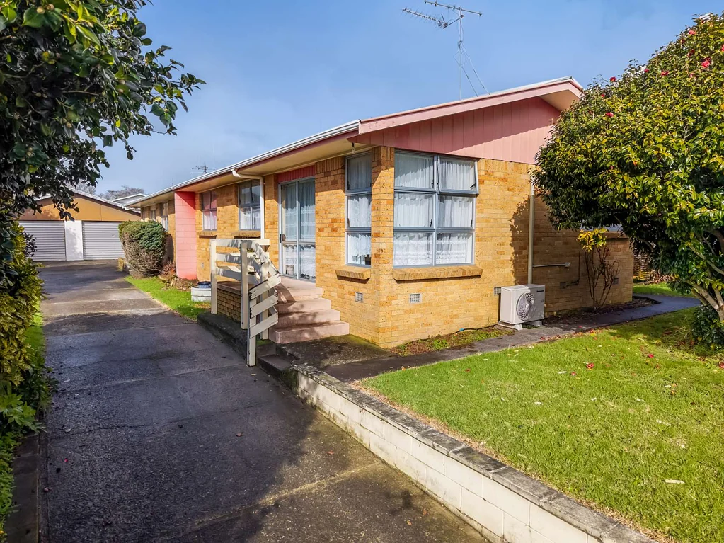 Glenview 2Kwarto Easy Care Brick Unit on Lewis Street