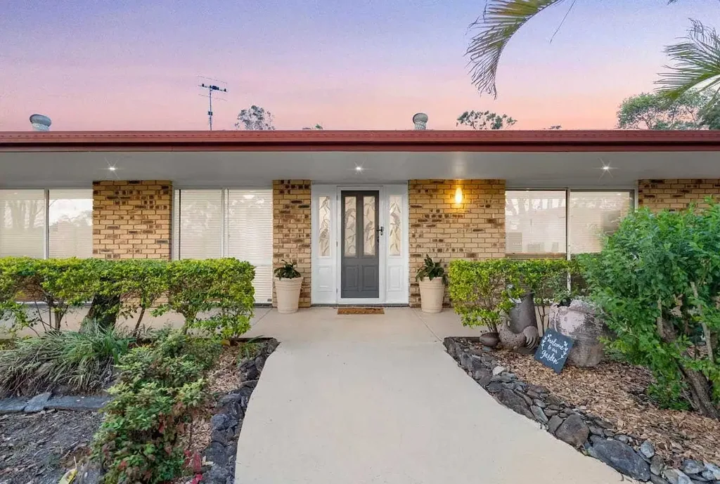 Perfect Family Acreage Escape with Room to Move!