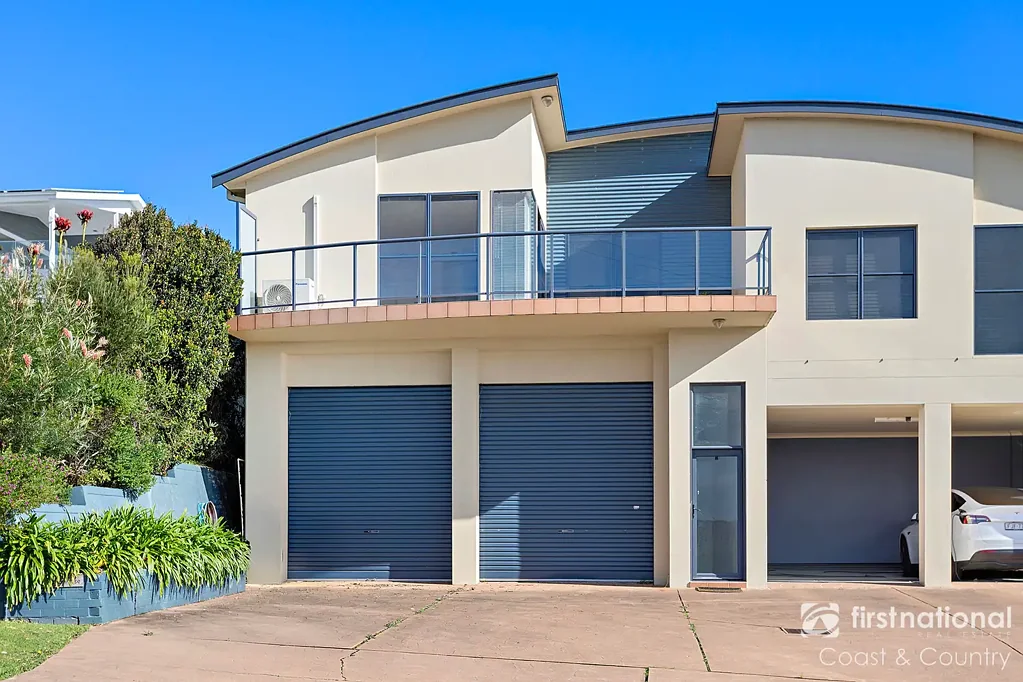 Ocean Views & Café Lifestyle – The Perfect Coastal Rental