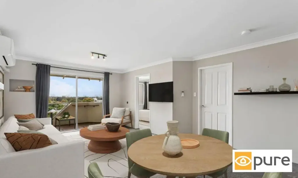 PANORAMIC VIEWS FROM THIS TOP FLOOR 2 x 1 UNFURNISHED APARTMENT