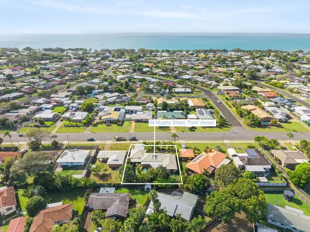 Point Vernon 4Moenga Family Comfort with an Entertainer’s Lifestyle
