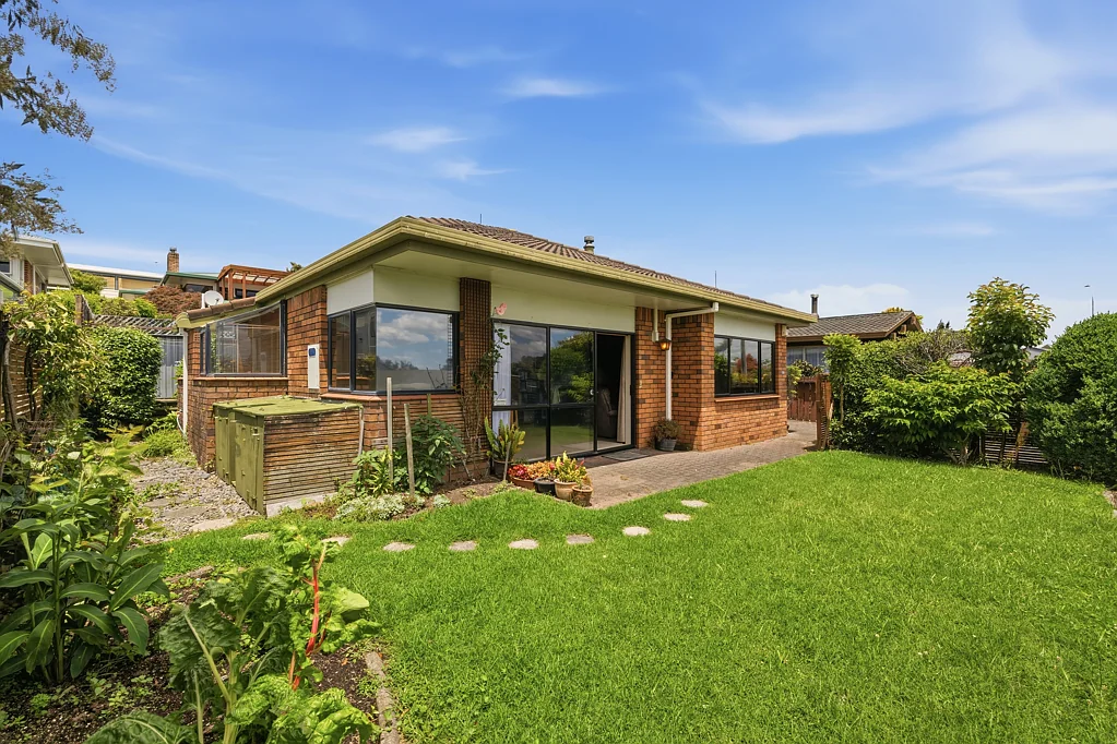 Hairini 2 Slaapkamer Bring Your Vision to This Sunlit Cutie!