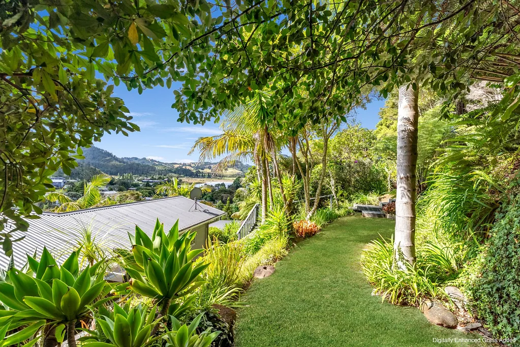 Tairua 3Moenga Relaxed Coastal Living with a Lush Outlook