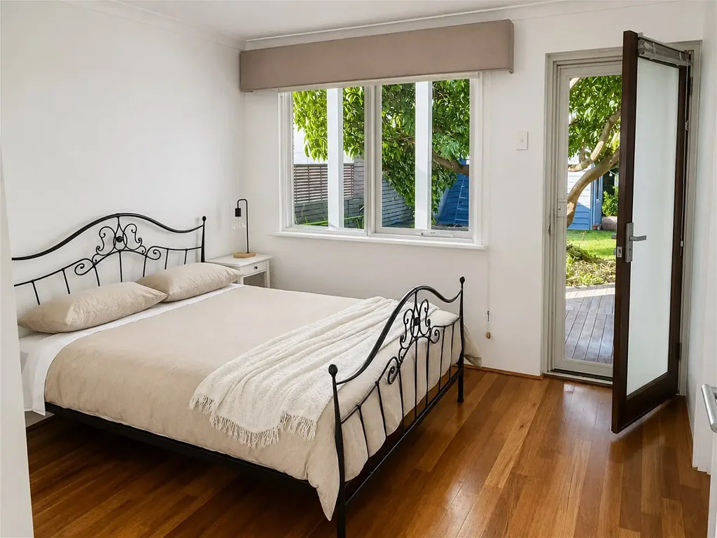 Beautiful Fully Furnished unit including all bills and WiFi  Walk to Fremantle