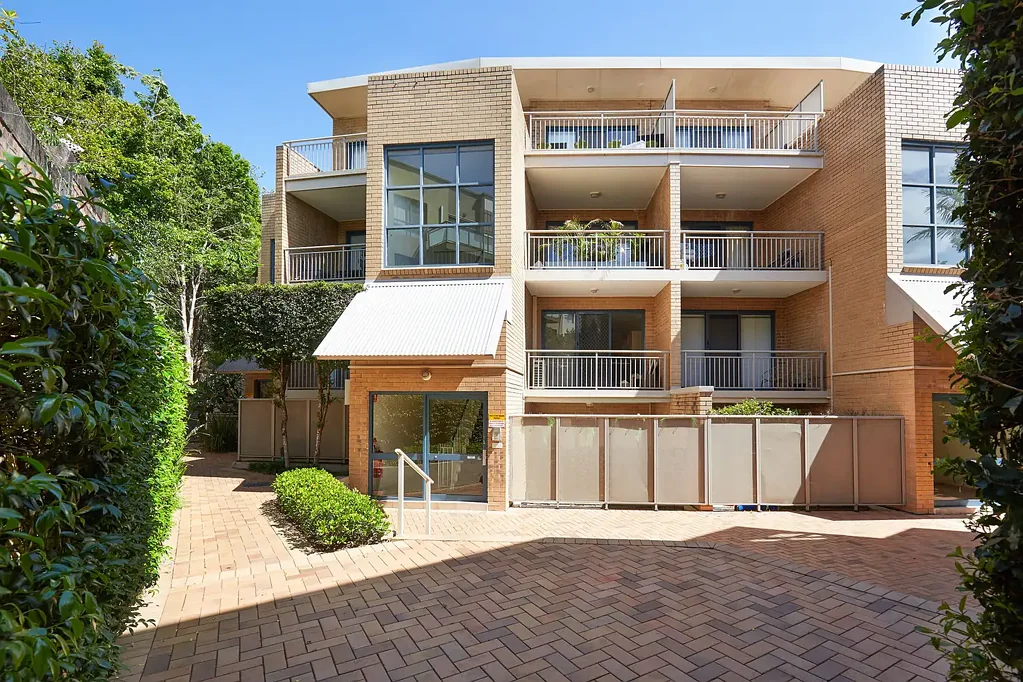 PRIVATE SPACIOUS ONE BEDDER WITH LOCK UP GARAGE