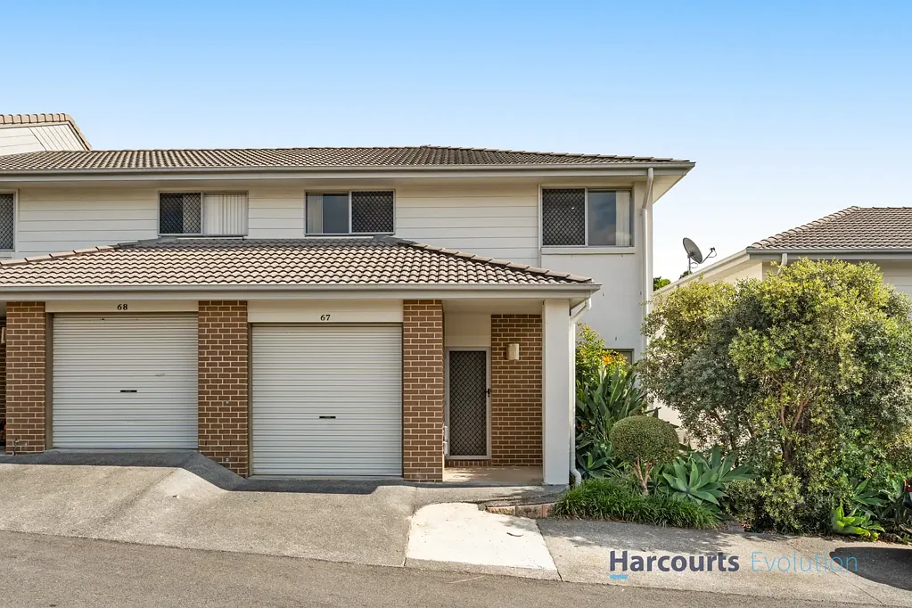 Redbank Plains 3chambre Modern Townhouse with Strong Returns in Resort-Style Complex