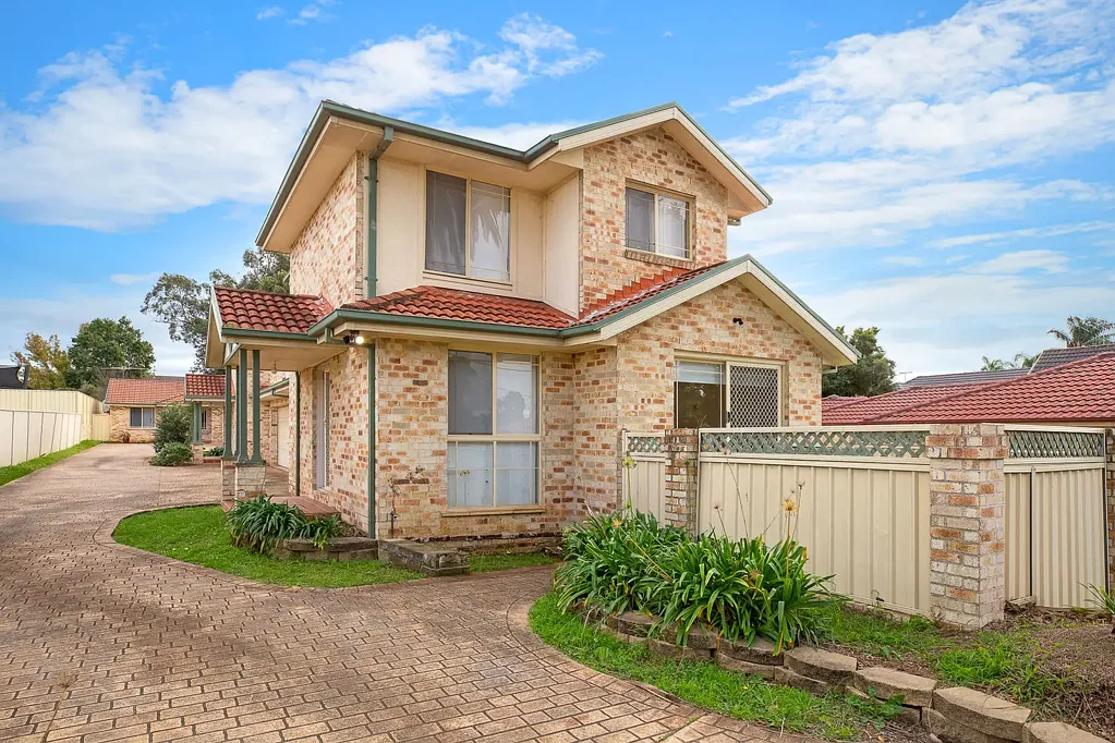 Spacious Townhouse with Yard