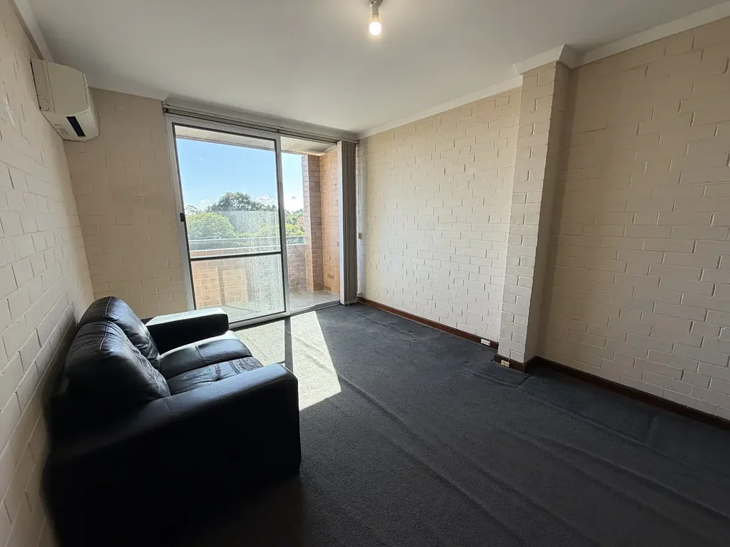 Partly furnished 1 bedroom unit