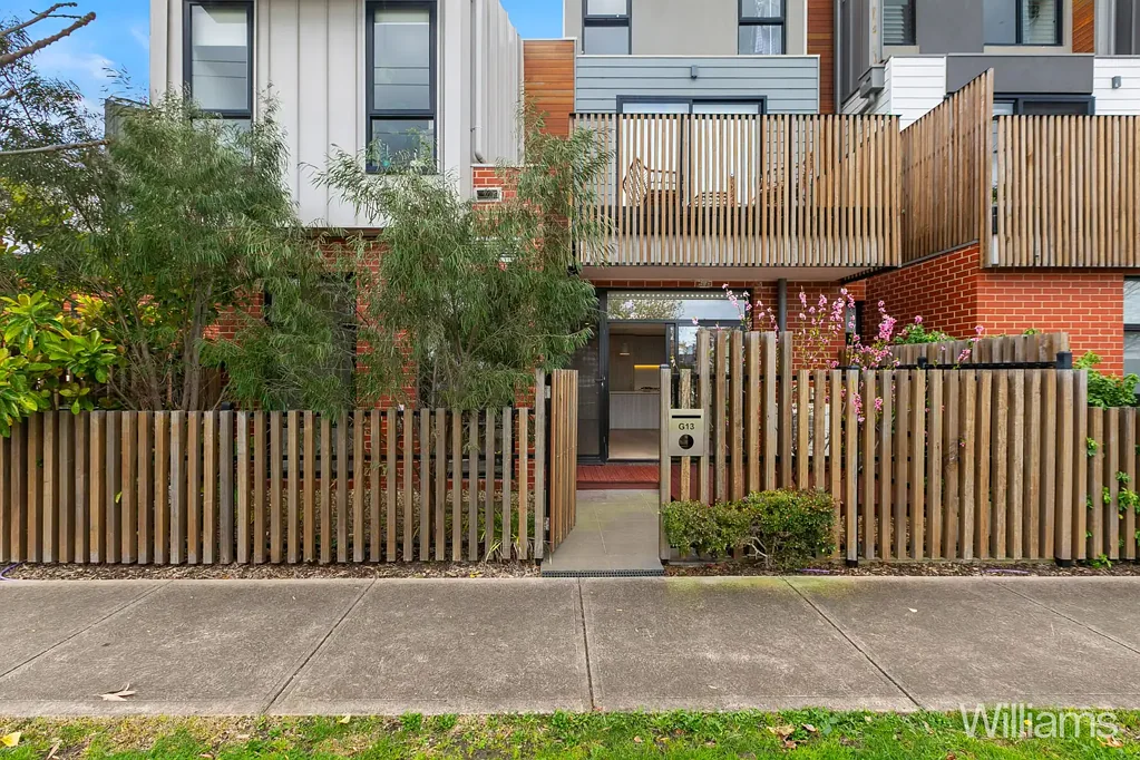 Neatly Presented One-Bedroom Apartment in Prime Newport Location