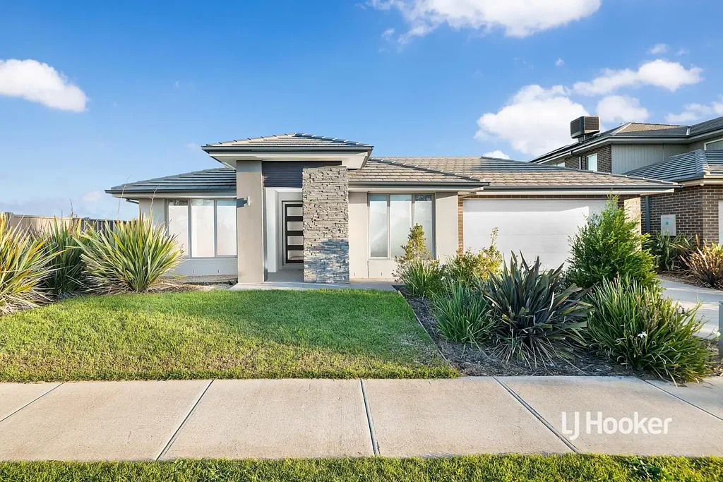Werribee 4 Bedroom Modern Family Living with Timeless Charm