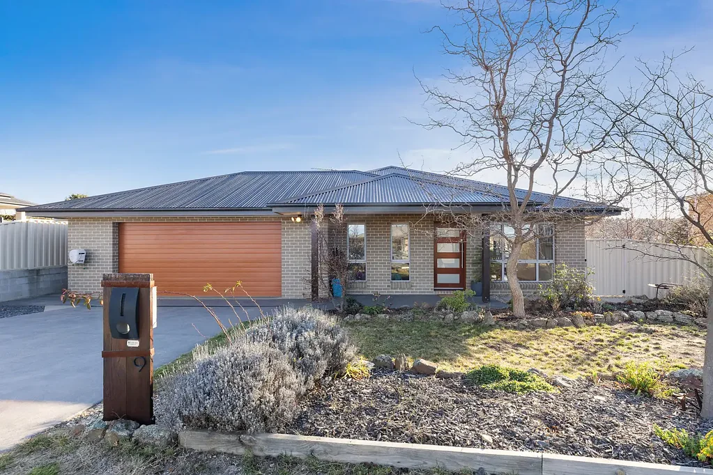 Cooma 4कमरा MODERN, LIGHT AND BRIGHT FAMILY HOME.