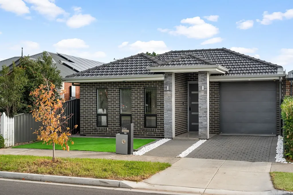 Findon 3房  Stylish Low-Maintenance Living With Everyday Convenience At Your Door