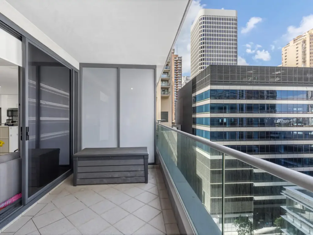 Sydney  City living: super sized studio in immaculate condition