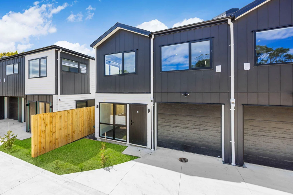 Modern Home Within Walking Distance to Aorere ...