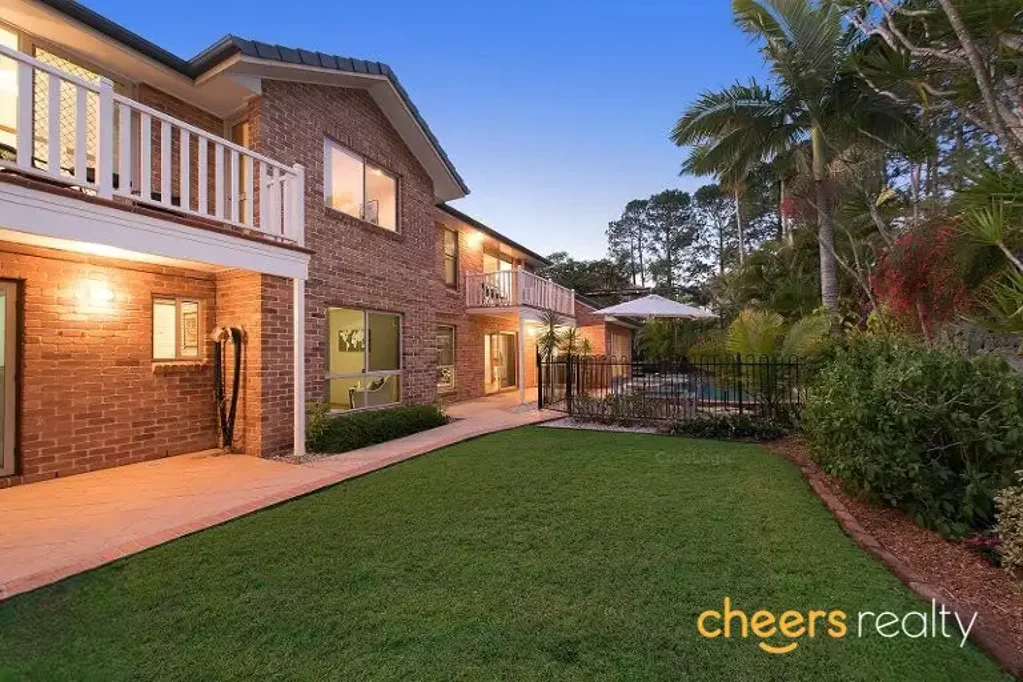 Spacious Family Home with Pool & Golf Course Views
