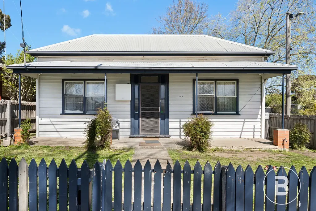 Golden Point 3Kwarto CHARMING WEATHERBOARD ON CORNER SITE