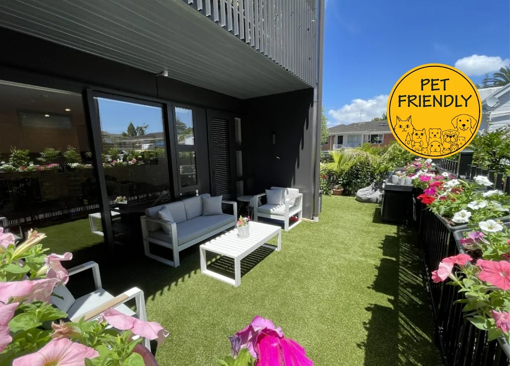 Modern Pet Friendly 2-Bedroom Apartment with Patio