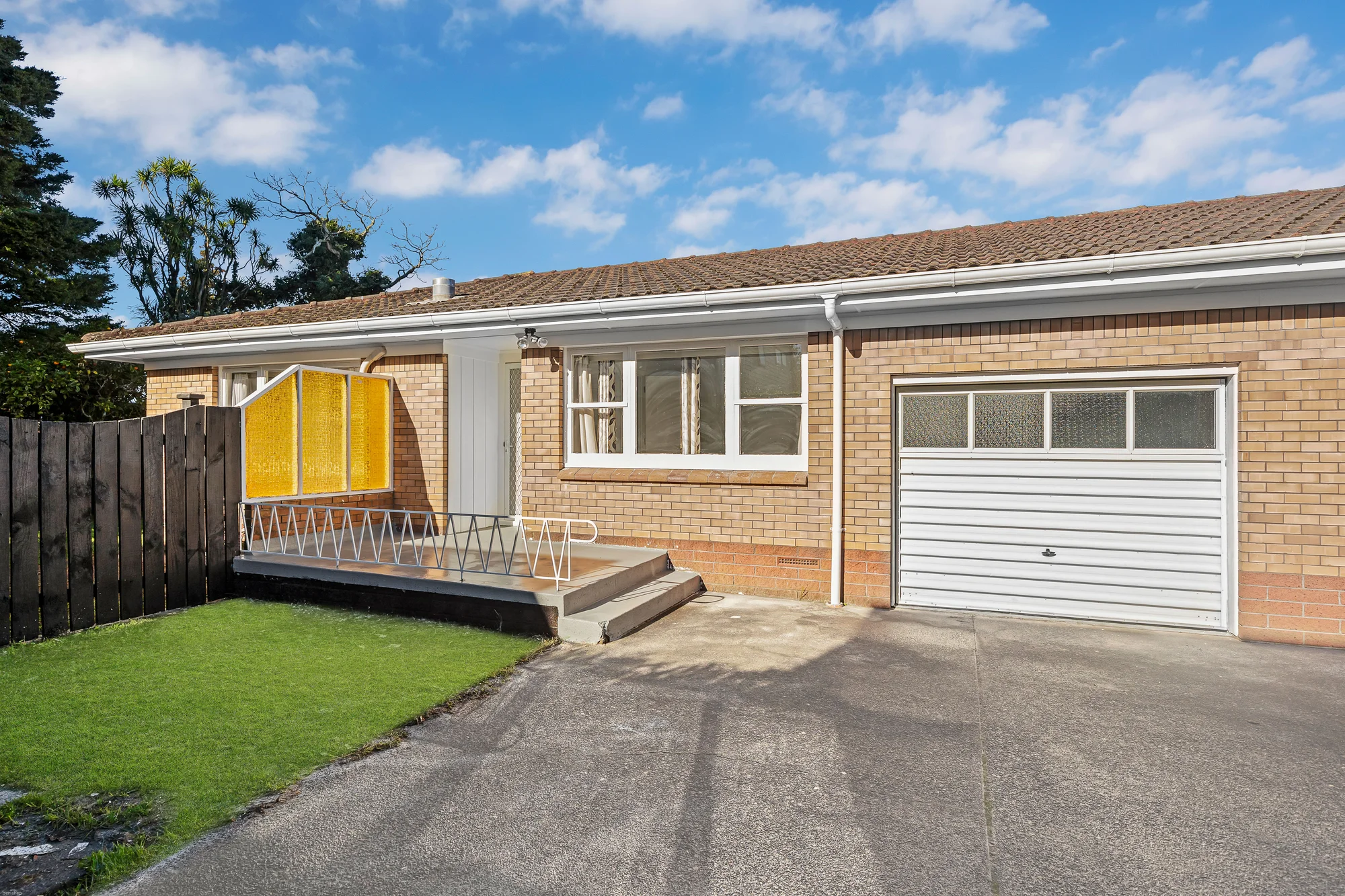Papatoetoe 2침실 Brick & Tile Beauty - Ready for Its New Owner