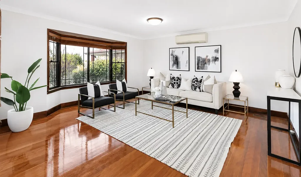 West Ryde 4બેડરૂમ Grand 809 sqm Full Brick Residence | 650m to Station | Prestigious LMR Zoning with Developement Potential  (STCA)