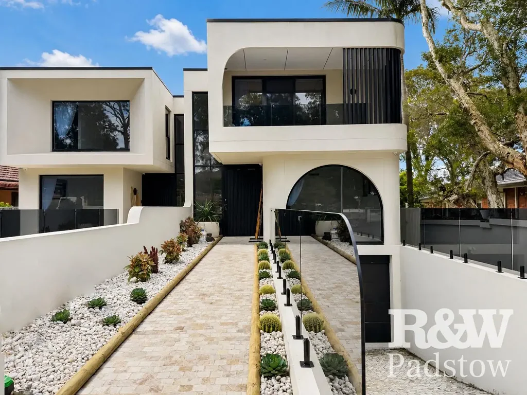 Luxury Brand-New Duplex with Pool, Cabana and Basement Parking