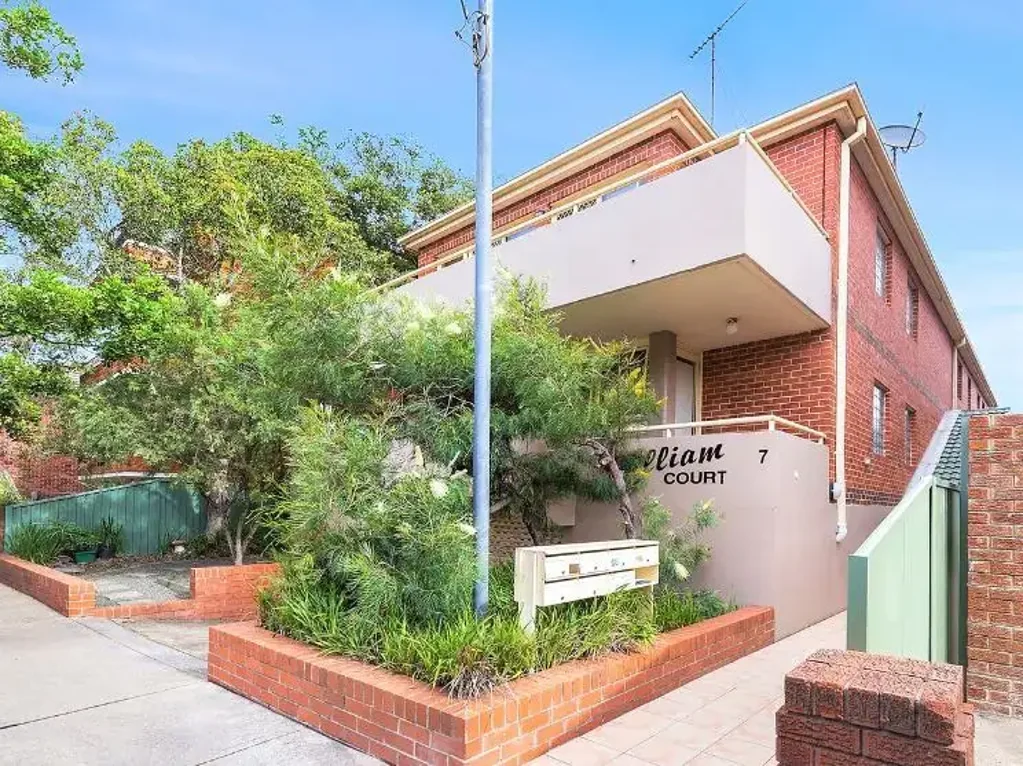 Spacious one bedroom just a short walk to Maroubra Beach