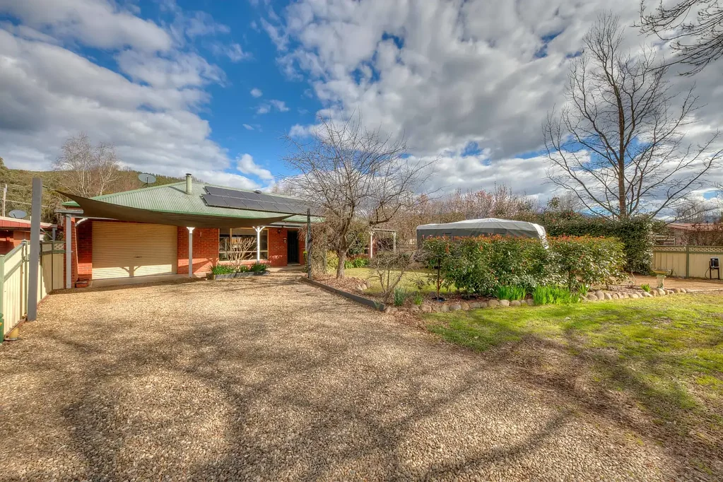 122 Station Street, Porepunkah, VIC 3740