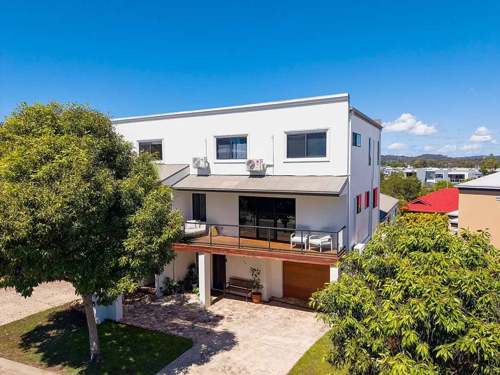 Varsity Lakes 4Kwarto THINK YOU KNOW TOWNHOUSE LIVING? THINK AGAIN